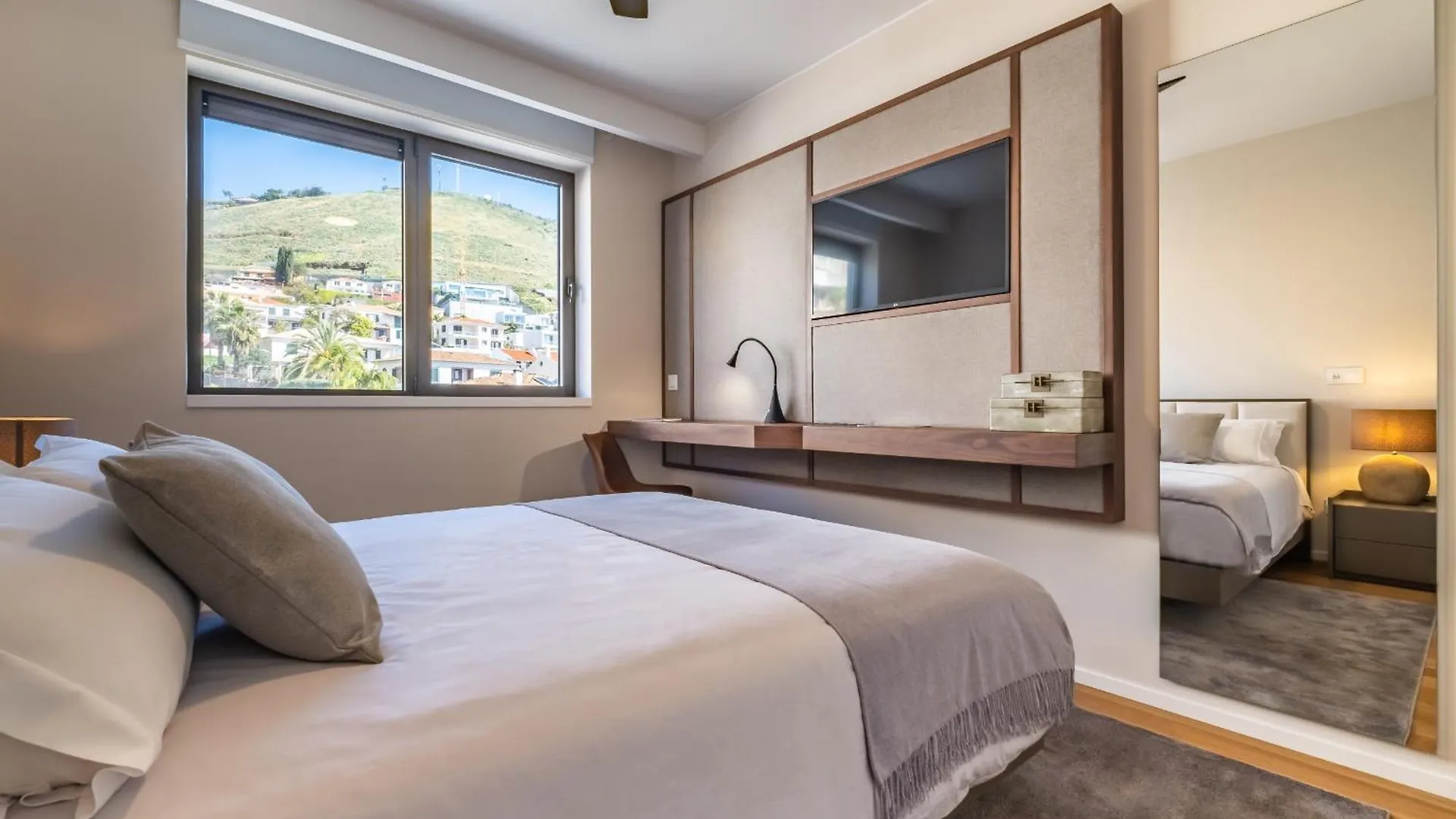 Maha By Kaamah - 2 Bedroom Oceanview Designer Apartment 푼샬 포르투갈