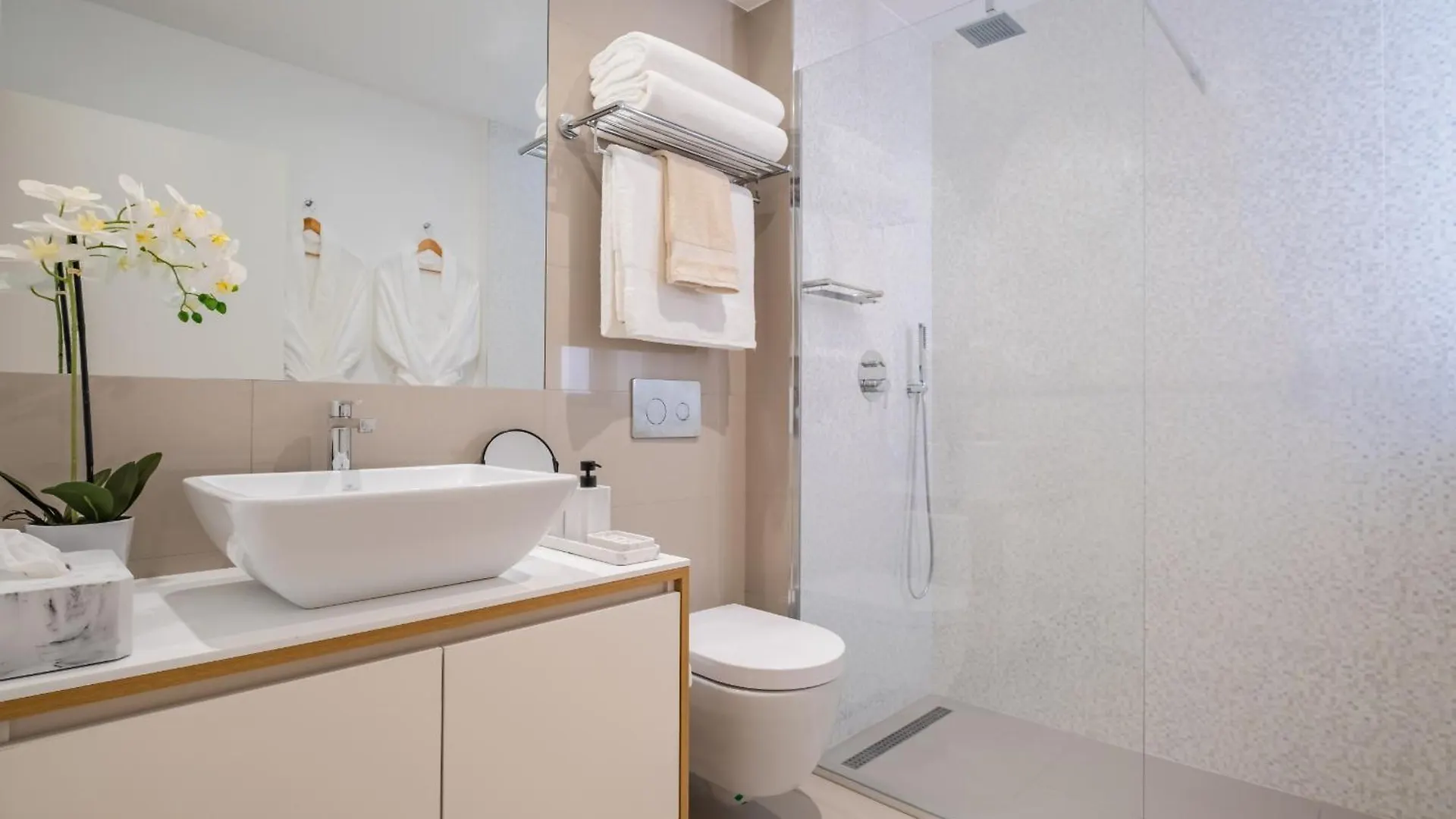 Maha By Kaamah - 2 Bedroom Oceanview Designer Apartment 푼샬